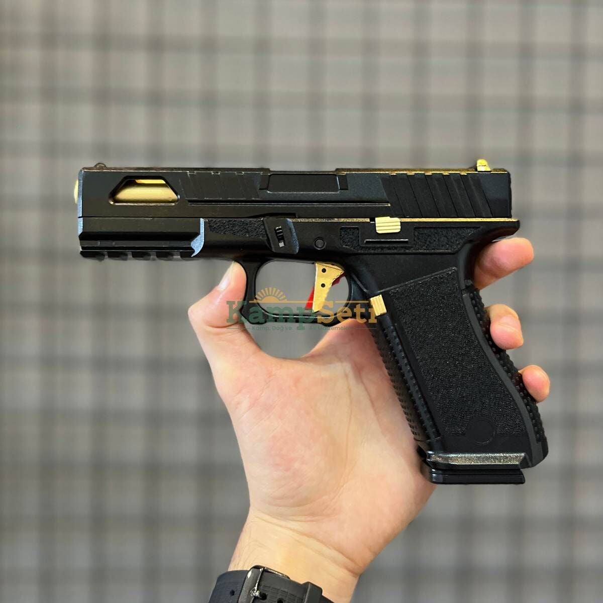 Regal Arms Glock 17 Custom S1 CO₂ Blowback Airsoft Tabanca 6 mm – Gold