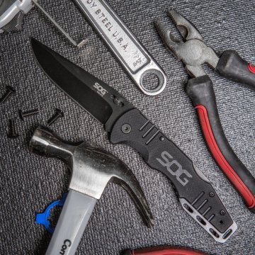 SOG FF-11 SALUTE (BLACK BLADE)